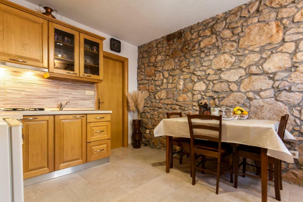 Apartments Nella Sveti Anton  Экстерьер фото